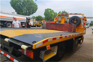 鱼峰附近拖车电话号码服务